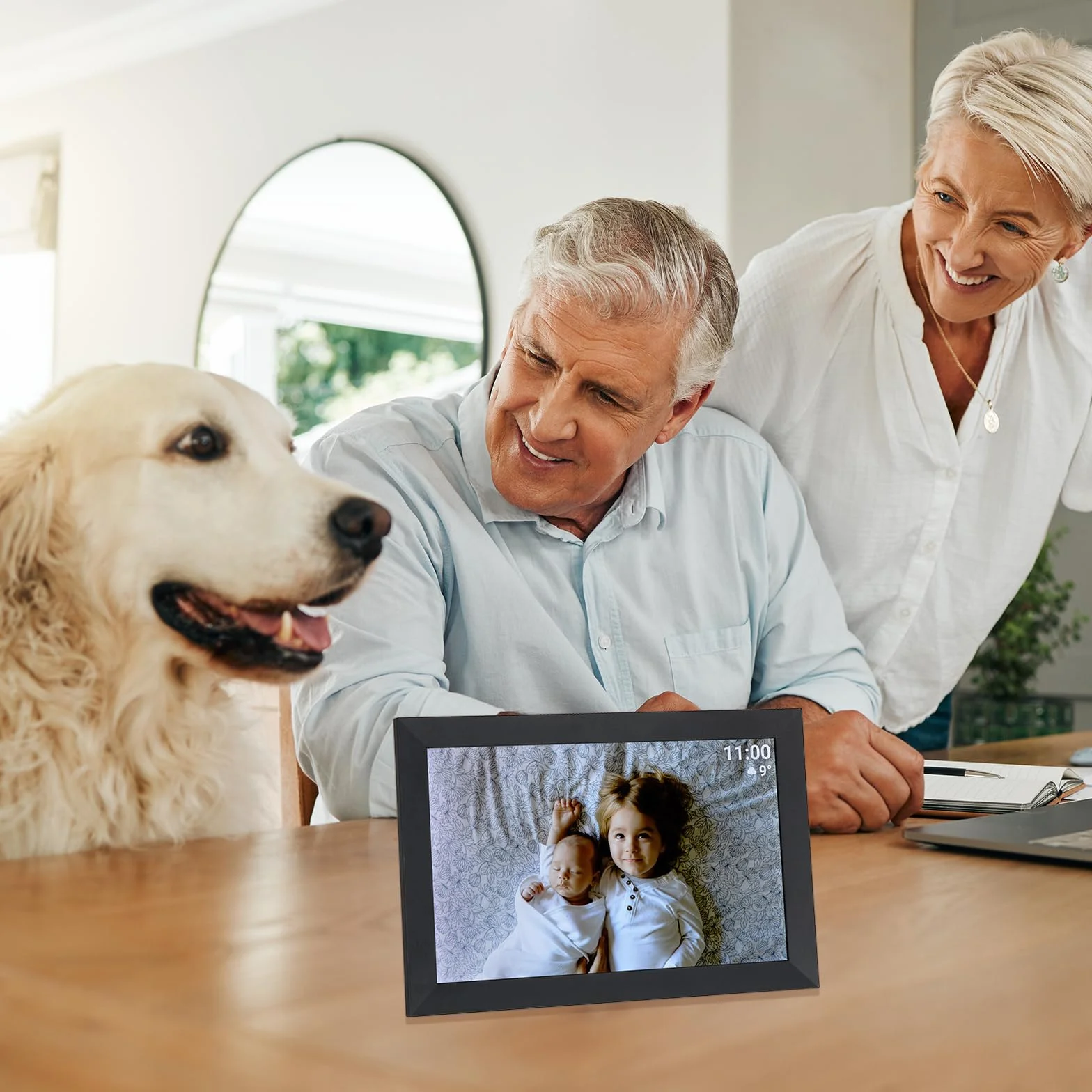 TFA Dostmann Cyfrowa ramka na zdjęcia WLAN 10", 37 1000, z aplikacją FRAMEO, złącze USB, do nagrywania filmów i zdjęć, wyświetlanie godziny + pogody, łatwa konfiguracja, czarna