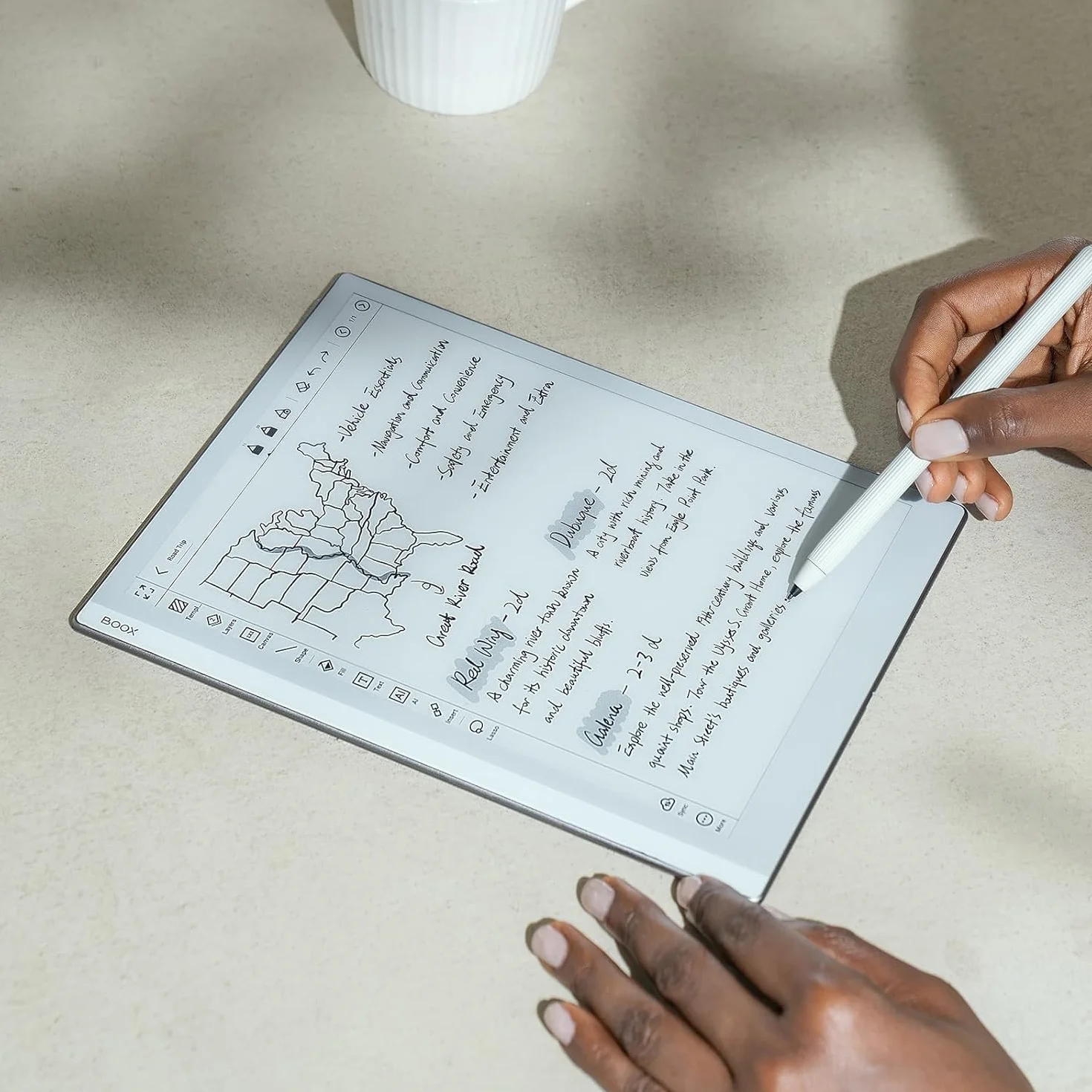 Boox Go E-Ink tablet o przek?tnej 10,3", niewielka waga, wy?wietlacz ePaper w skali szaro?ci, ty? ze skóry PU, wzór notatnika